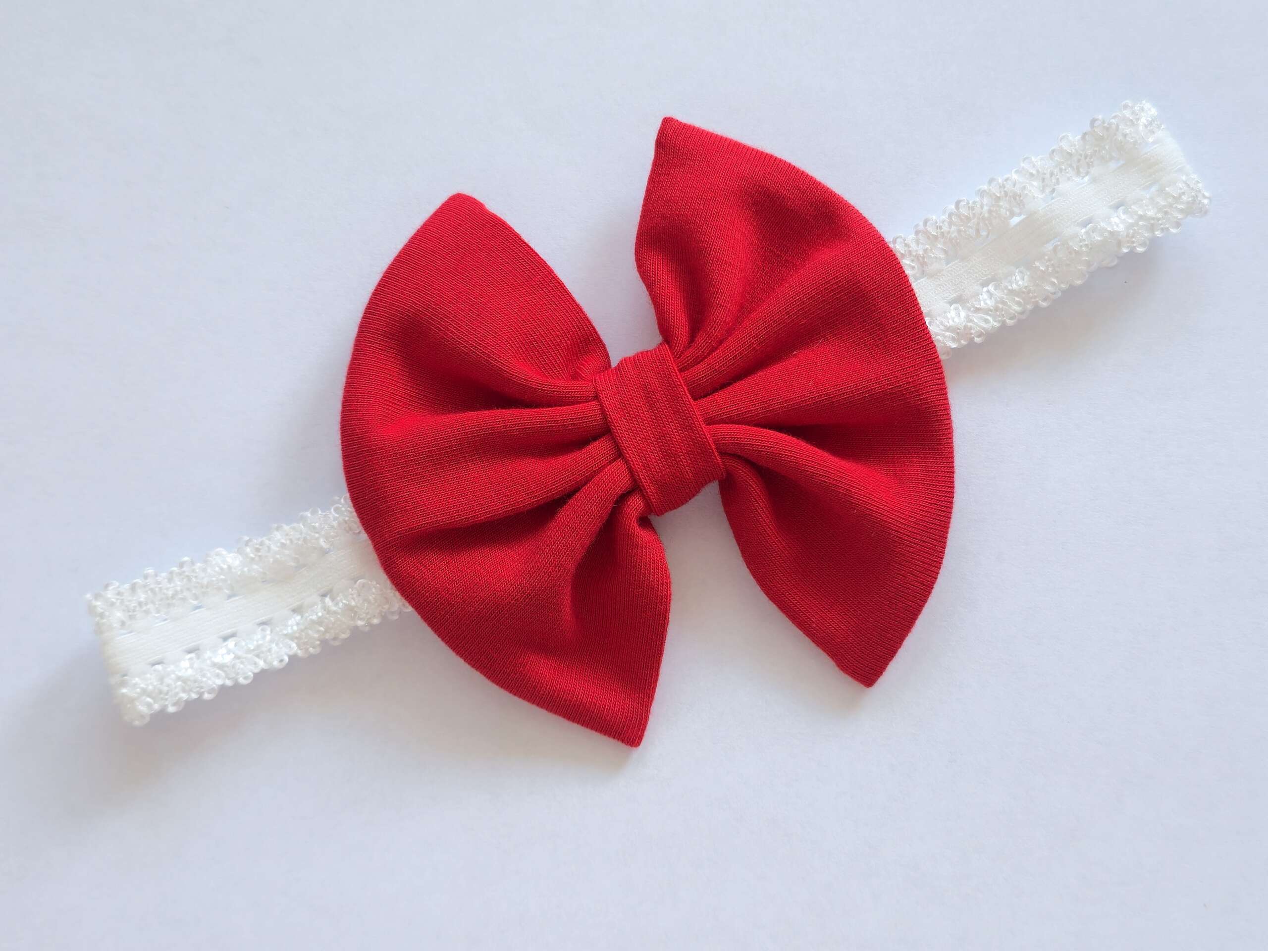 Komplet z czerwoną spódniczką – na każdy rok!