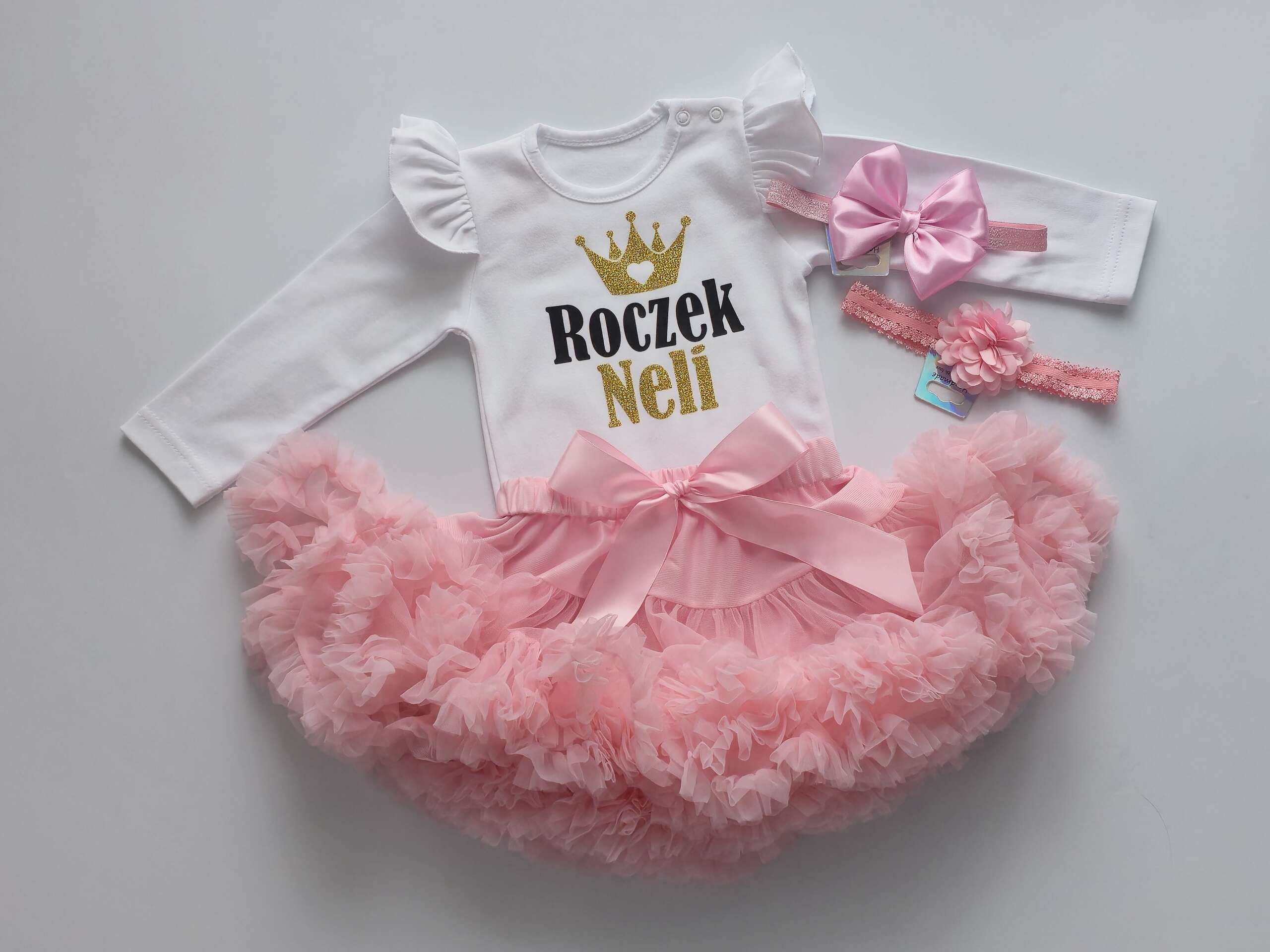 PS27 Komplet na roczek PETTISKIRT pudrowy róż body z imieniem
