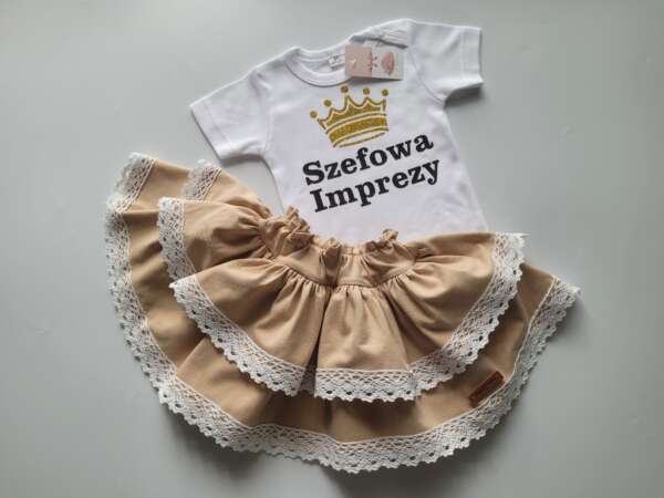 Beżowa spódniczka z koronką „Szefowa Imprezy”