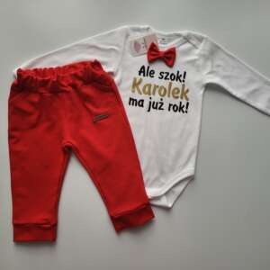 Czerwony komplet na roczek dla chłopca, body z imieniem i muszką