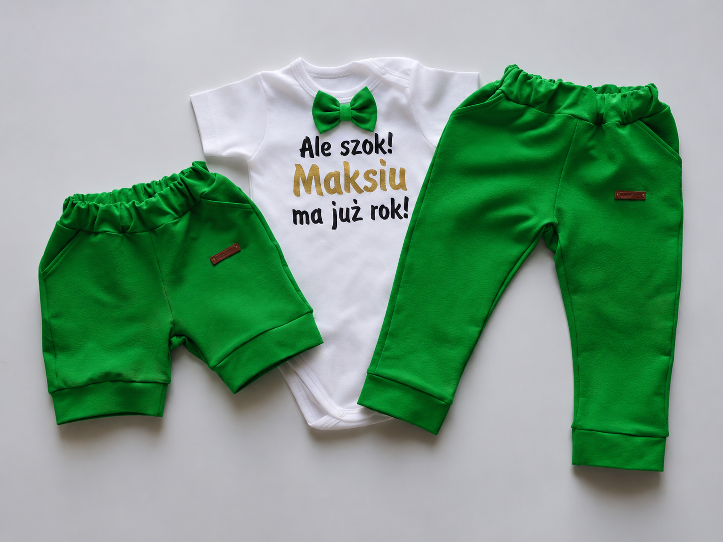Zielony zestaw urodzinowy body i spodnie